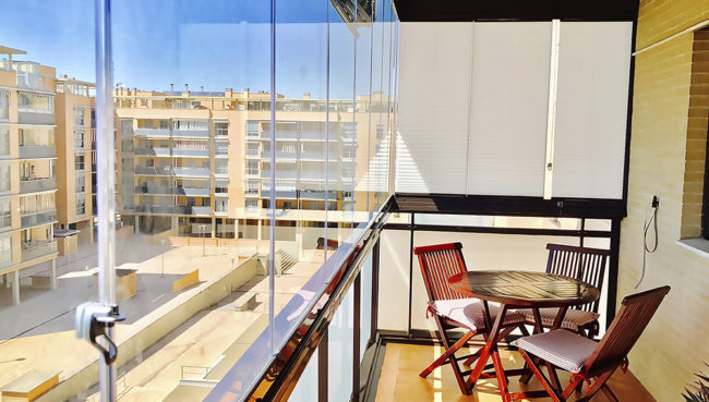 Cerramiento de terraza en edificio de viviendas