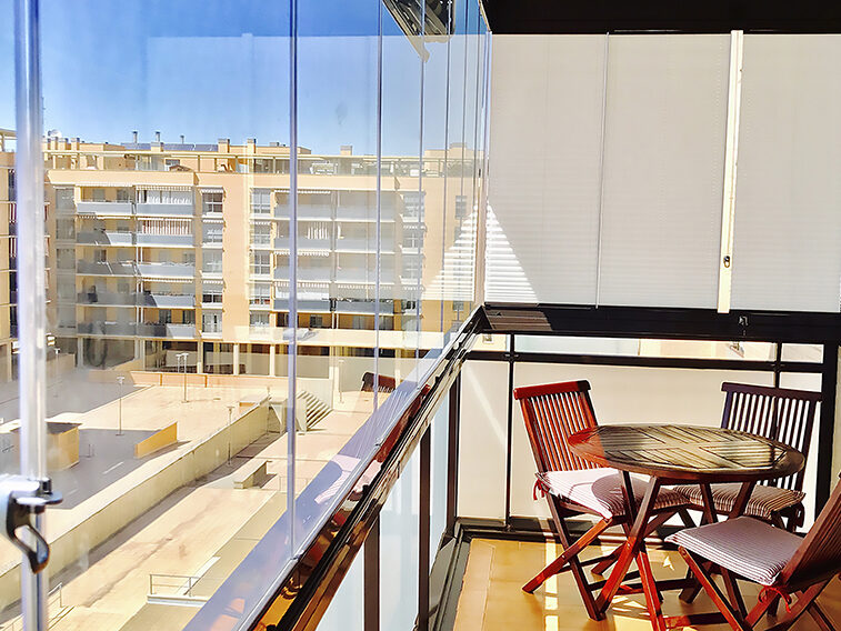 Cerramiento de terraza en edificio de viviendas Cerramiento de terraza en edificio de viviendas