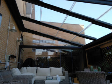 Techo móvil transparente